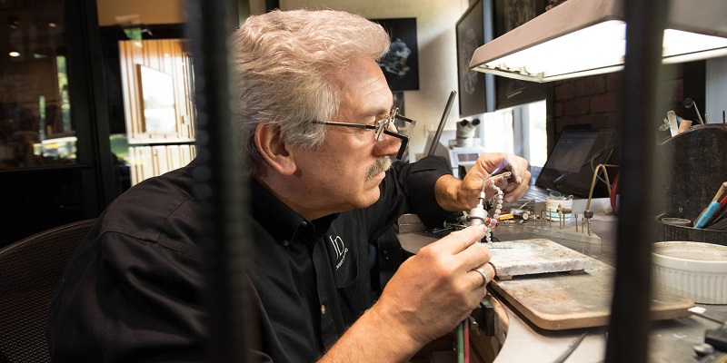 Trust and Craftsmanship in Jewelry Repair Services